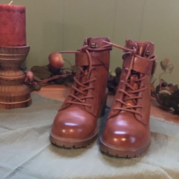 New Frye & Co. Axle Lace Up Booties - Picture 2 of 9